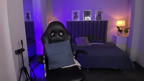 noa_upegui online show from June 25, 2026, 12:10 am
