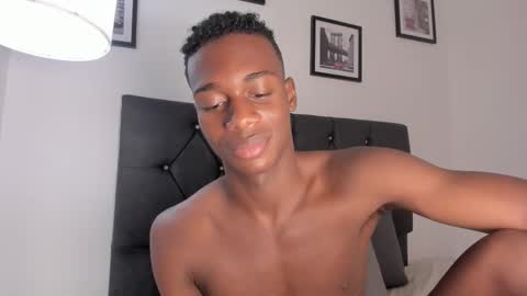 noah_johes online show from March 18, 2026, 3:42 am