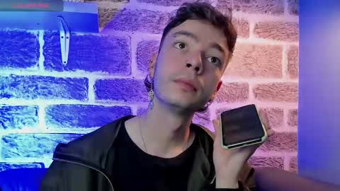    online show from September 19, 2025, 12:39 pm