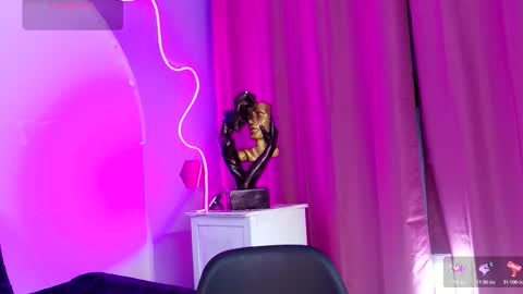 noah_smith04 online show from December 2, 2025, 3:18 pm