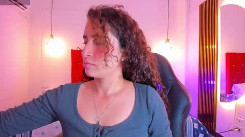 NOA MALAK online show from February 4, 2026, 8:03 pm