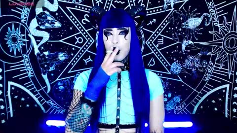 caroline online show from September 11, 2025, 1:17 am