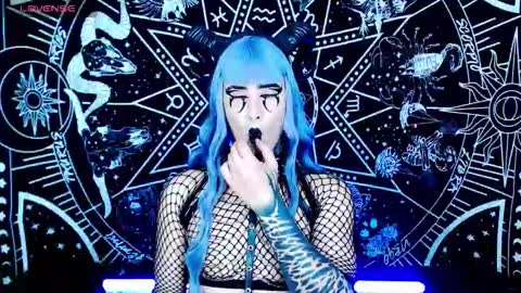 caroline online show from October 9, 2025, 1:03 am