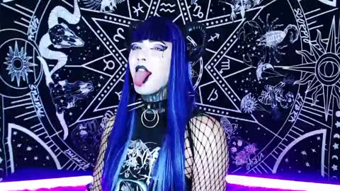 caroline online show from April 16, 2026, 11:07 pm