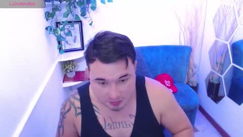 Snapshot of noat_moore chatting on November 13, 2025, 2:38 pm Noat online show from November 13, 2025, 2:38 pm