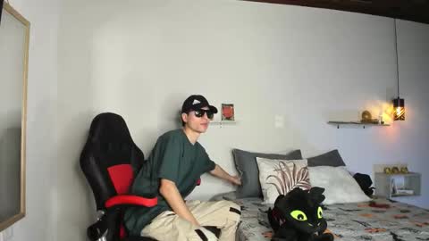 Snapshot of noble_b312_ chatting on November 9, 2025, 5:22 pm Crow online show from November 9, 2025, 5:22 pm