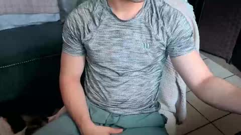 Snapshot of nobudget06 chatting on October 19, 2025, 5:24 pm nobudget06 online show from October 19, 2025, 5:24 pm