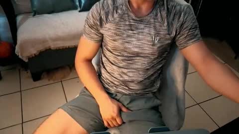 Snapshot of nobudget06 chatting on November 4, 2025, 2:27 pm nobudget06 online show from November 4, 2025, 2:27 pm