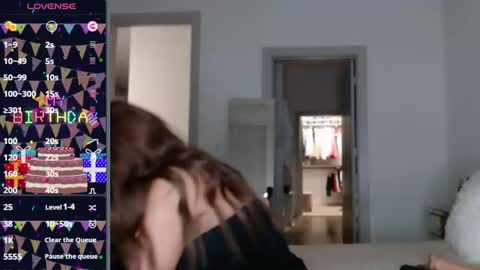 Noelles online show from December 21, 2024, 10:39 am