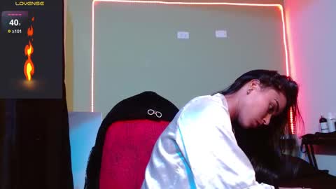 Noha Thomson online show from September 16, 2025, 9:05 pm