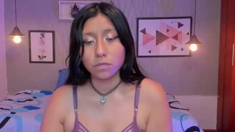 Snapshot of nohemi_louse chatting on February 13, 2025, 11:04 pm Nohemi online show from February 13, 2025, 11:04 pm