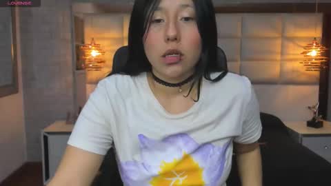 Snapshot of nohemi_louse chatting on September 27, 2025, 6:57 pm Nohemi online show from September 27, 2025, 6:57 pm