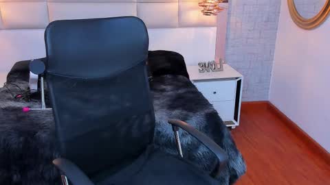 Snapshot of nohemi_louse chatting on February 12, 2026, 7:42 pm Nohemi online show from February 12, 2026, 7:42 pm