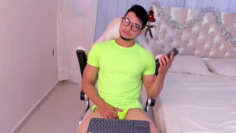 Im Nolan  online show from November 12, 2025, 8:41 pm