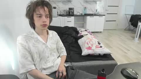 nolan_sagee online show from June 13, 2026, 5:16 am