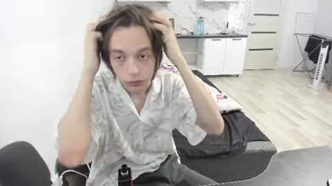 nolan_sagee online show from June 14, 2026, 7:10 am