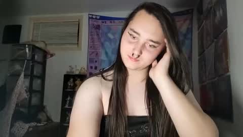 Snapshot of nonbinarybeauty20 chatting on February 22, 2025, 9:45 am nonbinarybeauty20 online show from February 22, 2025, 9:45 am