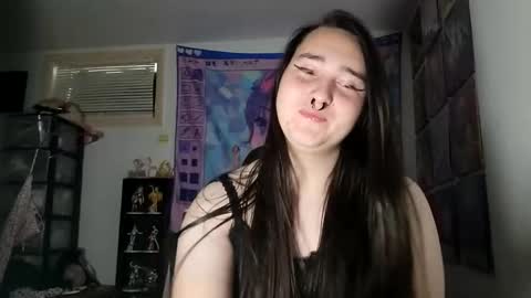 Snapshot of nonbinarybeauty20 chatting on February 24, 2025, 6:47 pm nonbinarybeauty20 online show from February 24, 2025, 6:47 pm