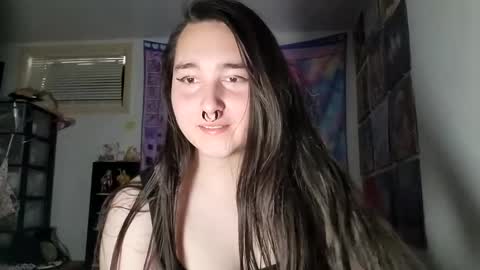 Snapshot of nonbinarybeauty20 chatting on February 25, 2025, 7:58 pm nonbinarybeauty20 online show from February 25, 2025, 7:58 pm