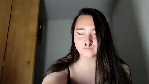 Snapshot of nonbinarybeauty20 chatting on September 17, 2025, 6:53 pm nonbinarybeauty20 online show from September 17, 2025, 6:53 pm