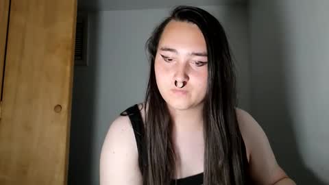 Snapshot of nonbinarybeauty20 chatting on October 1, 2025, 12:05 am nonbinarybeauty20 online show from October 1, 2025, 12:05 am