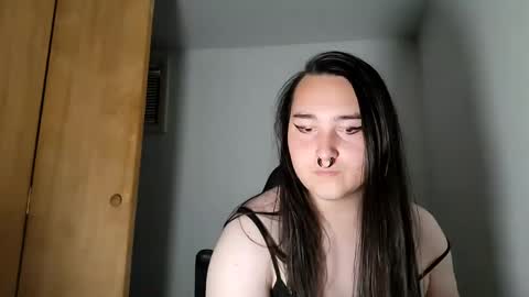 Snapshot of nonbinarybeauty20 chatting on October 4, 2025, 12:08 am nonbinarybeauty20 online show from October 4, 2025, 12:08 am