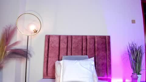 Nora Da Silva online show from April 11, 2026, 12:59 am