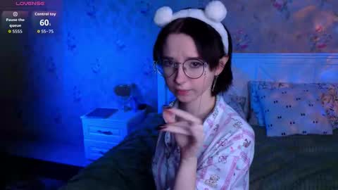 Snapshot of nora_failure chatting on December 4, 2025, 11:30 am Nora Failure online show from December 4, 2025, 11:30 am