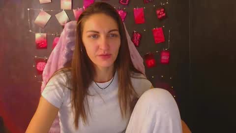 Nora online show from October 19, 2025, 9:48 pm