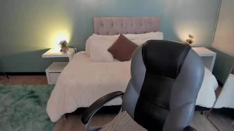 Nora online show from February 12, 2026, 7:09 pm