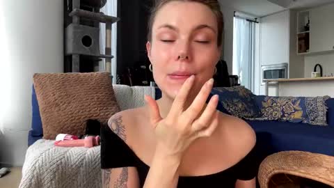 Nordic Belle online show from April 14, 2026, 2:34 pm