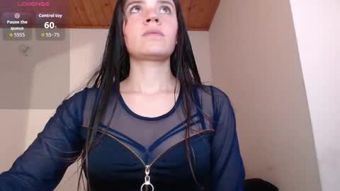 noreen_ online show from November 19, 2025, 8:09 pm