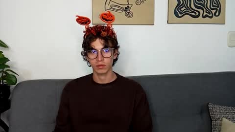 Norehg online show from October 17, 2025, 11:51 pm