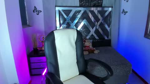 Snapshot of nova_sex1 chatting on June 25, 2026, 9:19 pm nova online show from June 25, 2026, 9:19 pm