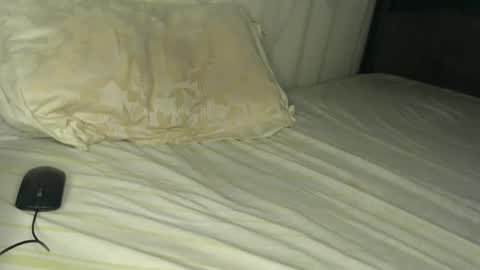 novaqueenie online show from March 6, 2026, 2:13 pm