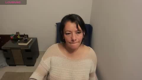 Snapshot of nuit_rose chatting on October 22, 2025, 2:23 am nuit_rose online show from October 22, 2025, 2:23 am
