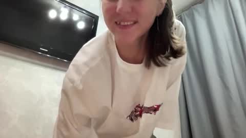 Ema online show from September 9, 2025, 4:06 pm