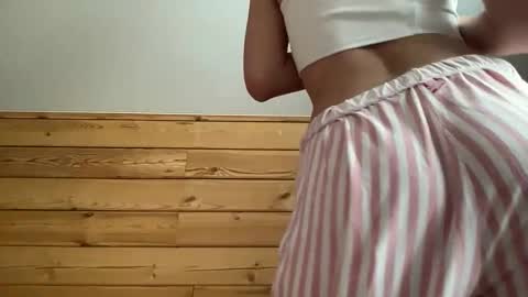 Ema online show from November 9, 2025, 5:06 am