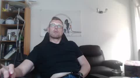 nursefan online show from October 8, 2025, 3:42 pm