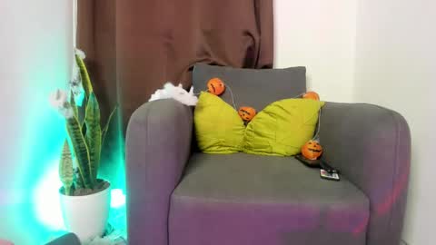 Snapshot of nyalgasai1 chatting on October 12, 2025, 12:09 am Nia online show from October 12, 2025, 12:09 am