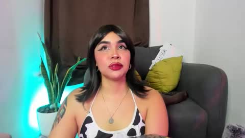 Nia online show from November 18, 2025, 3:45 am