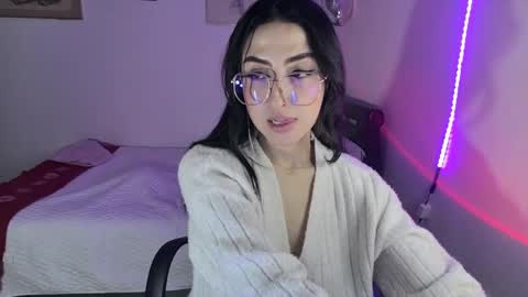 Snapshot of nymph_frida chatting on December 9, 2024, 8:33 am Frida online show from December 9, 2024, 8:33 am