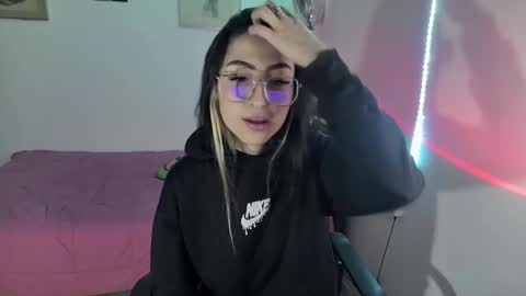 Snapshot of nymph_frida chatting on February 3, 2025, 6:34 am Frida online show from February 3, 2025, 6:34 am