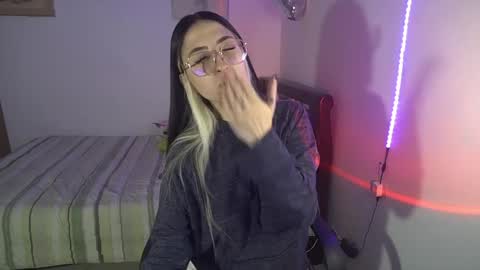 Snapshot of nymph_frida chatting on April 1, 2026, 5:30 am Frida online show from April 1, 2026, 5:30 am