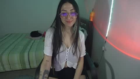 Snapshot of nymph_frida chatting on April 5, 2026, 4:42 am Frida online show from April 5, 2026, 4:42 am