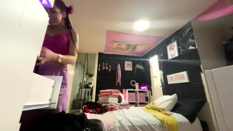 nymphomaticbaby online show from January 18, 2026, 3:32 am