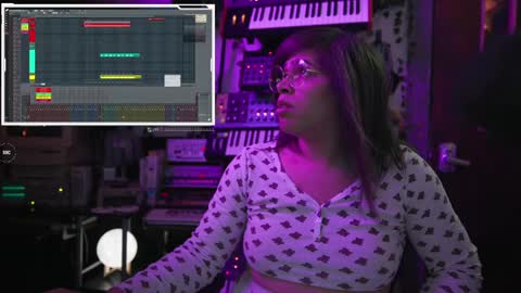 Snapshot of nyxraven chatting on December 20, 2024, 11:00 am NyxRaven online show from December 20, 2024, 11:00 am