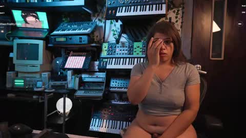 Snapshot of nyxraven chatting on October 2, 2025, 6:04 pm NyxRaven online show from October 2, 2025, 6:04 pm