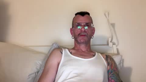 Snapshot of o_johnny_deep_o chatting on February 14, 2026, 12:18 am Jonathan Deep online show from February 14, 2026, 12:18 am