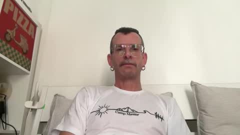 Snapshot of o_johnny_deep_o chatting on February 26, 2026, 9:19 am Jonathan Deep online show from February 26, 2026, 9:19 am